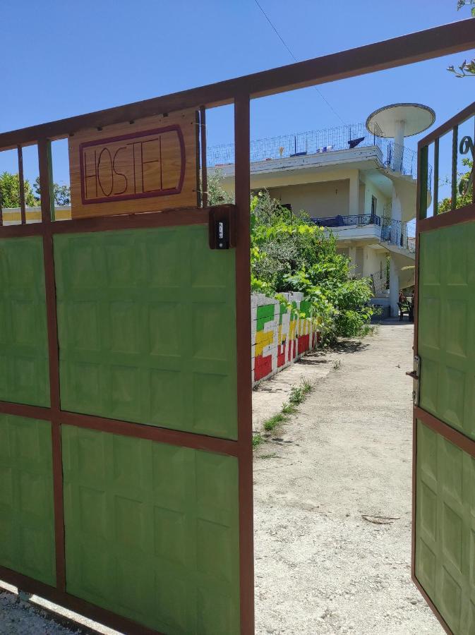 Pinegroove Hostel Vlora Екстер'єр фото